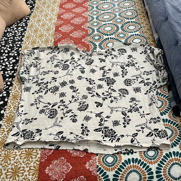 Loft short sleeve top. - Picture 1 of 3